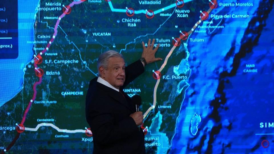 AMLO acusa a EU de financiar campaña contra Tren Maya; afirma que defenderá la obra legalmente