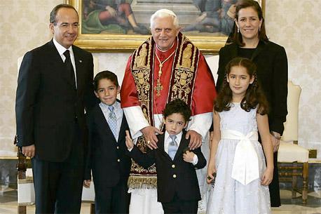 Cuestionan viaje de Calderón a beatificación de Juan Pablo II