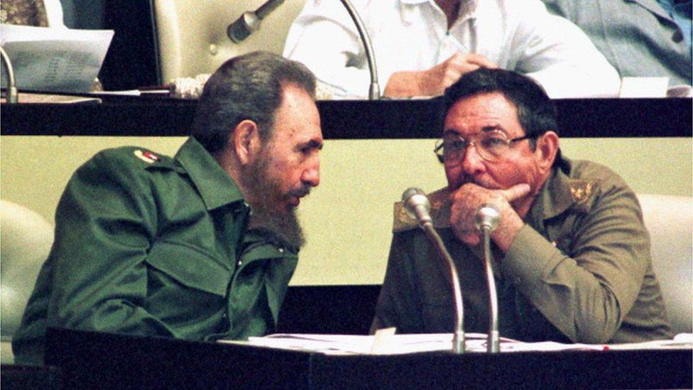 8 cosas que Raúl Castro hizo en sus 12 años como presidente de Cuba y a las que su hermano Fidel se negó durante casi medio siglo