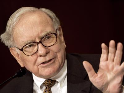 Pide Warren Buffett subir impuestos a los más ricos para reducir déficit en EU