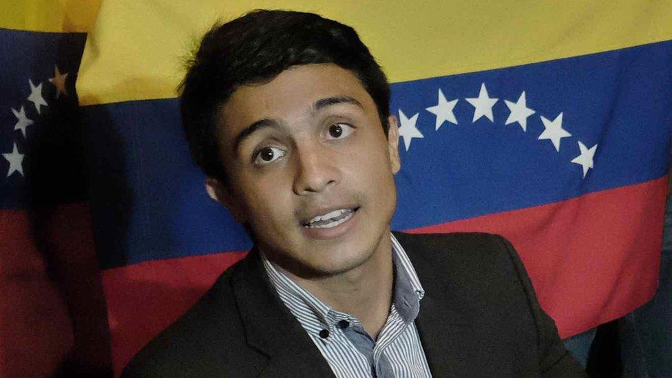 Venezuela: gobierno informa que liberó al político encarcelado Lorent Gómez Saleh debido a “conductas suicidas”