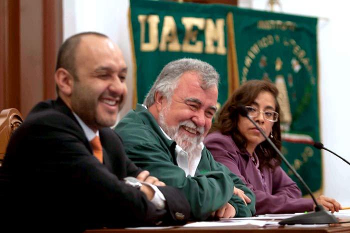 Encinas presume que ya tiene constancia de residencia del Edomex