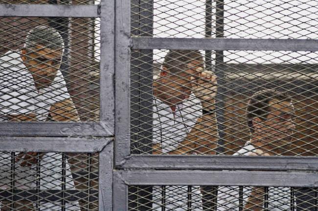 Egipto da 7 años de prisión a tres periodistas de Al Jazeera por “terrorismo”