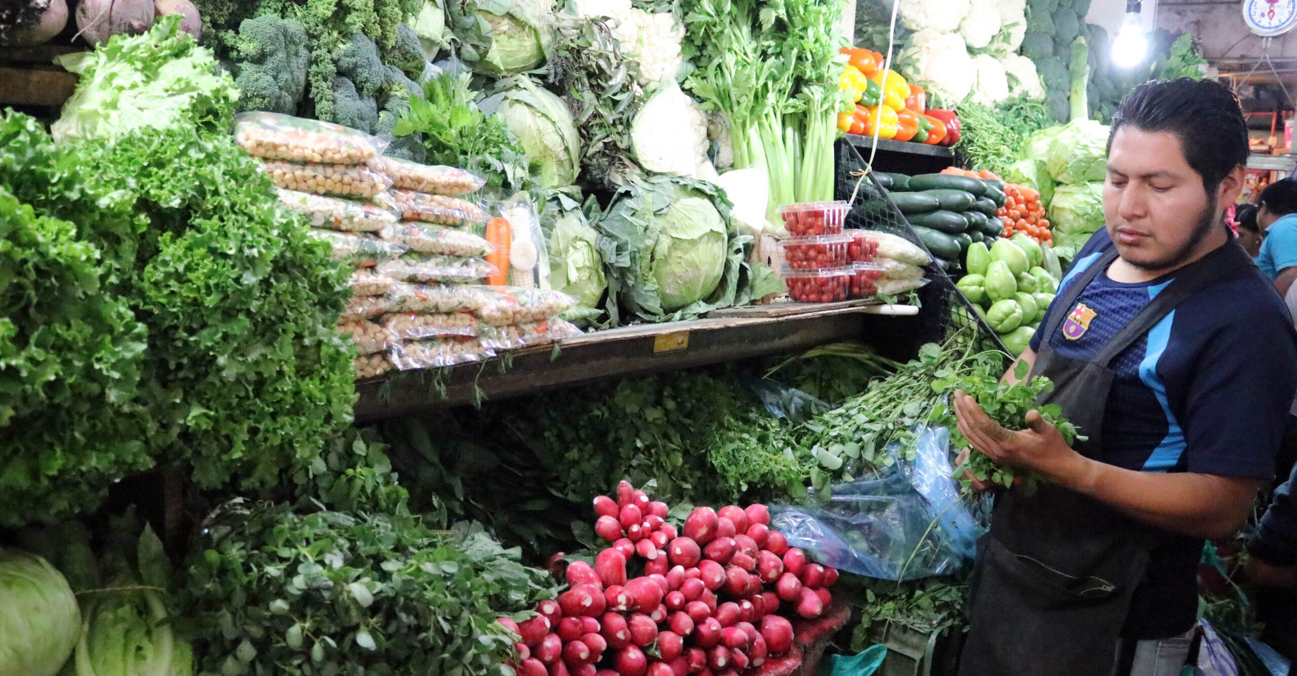 Los habitantes de 14 estados no ganan suficiente para comprar comida