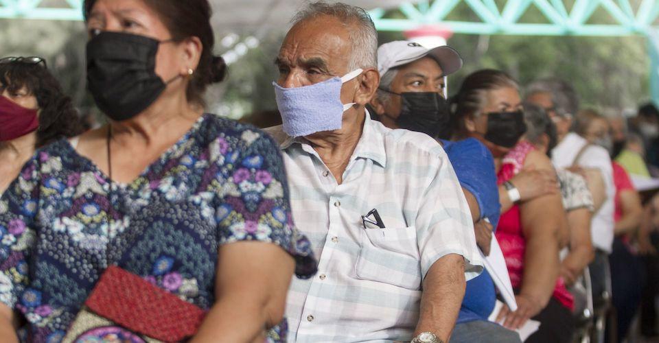 México registra 11 semanas de reducción de casos COVID; aplican 277 mil vacunas más