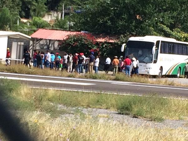 Concluye la reunión entre los padres de Ayotzinapa y Murillo Karam en Chilpancingo