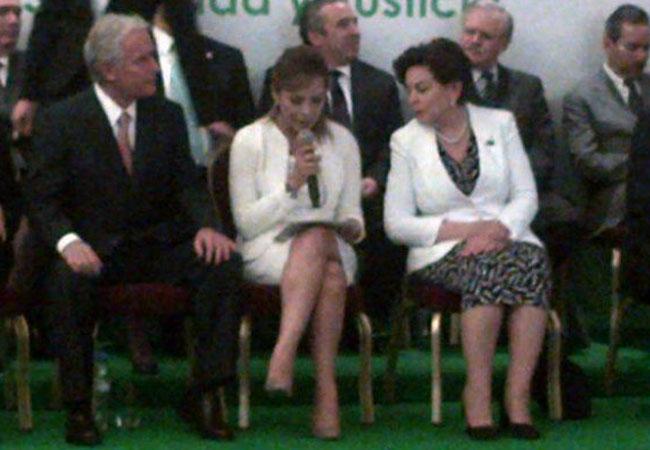 Vázquez Mota sufre mareo durante discurso