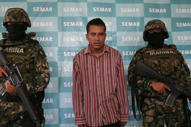 Detienen a presunto narco con credencial de periodista asesinada