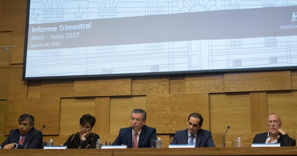 Especialistas consultados por Banxico recortan de nuevo pronóstico de crecimiento