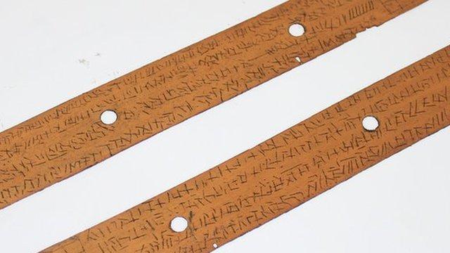 Las misteriosas escrituras halladas en hojas de palma y en una lengua que nadie puede identificar