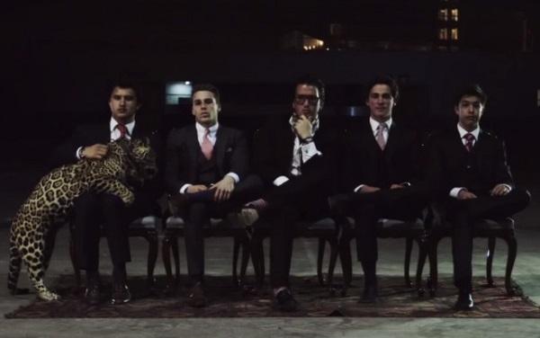 Lujos, chicas y… ¿un jaguar? Los alumnos del Cumbres lo vuelven a hacer