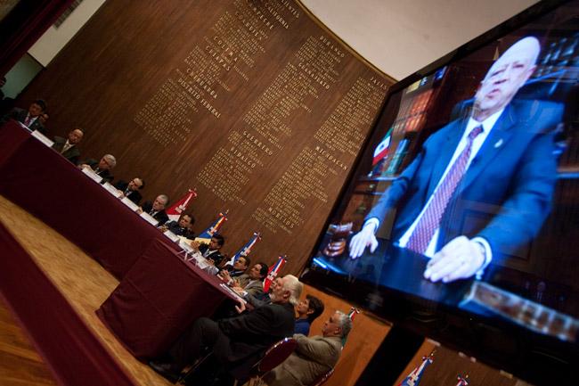 Alta burocracia goza de millonarias prestaciones