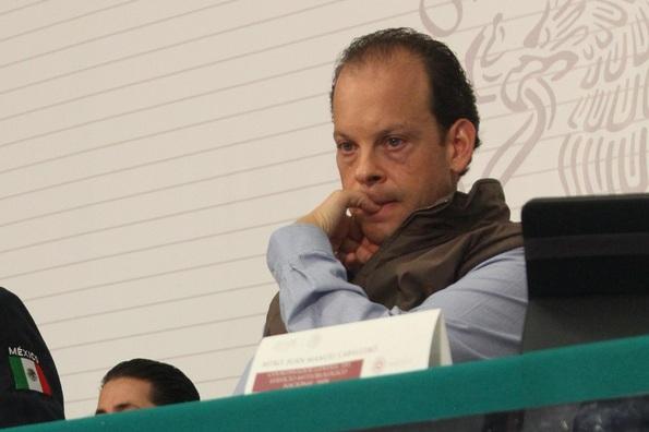 Korenfeld viaja a Corea del Sur; Presidencia descarta su renuncia