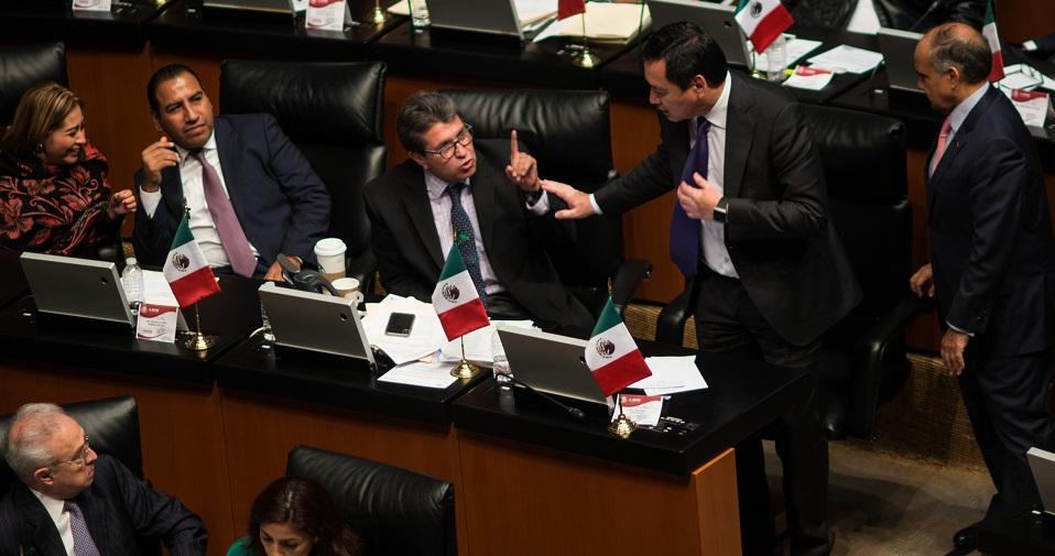 El Senado aprueba un acuerdo de austeridad que recorta vales de gasolina, gastos médicos (y hasta frutas y semillas)