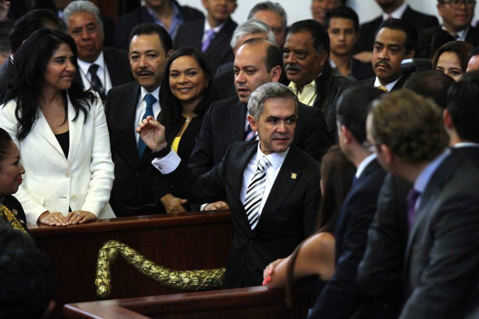 Seguridad y economía: los reclamos a Mancera en la entrega de su informe
