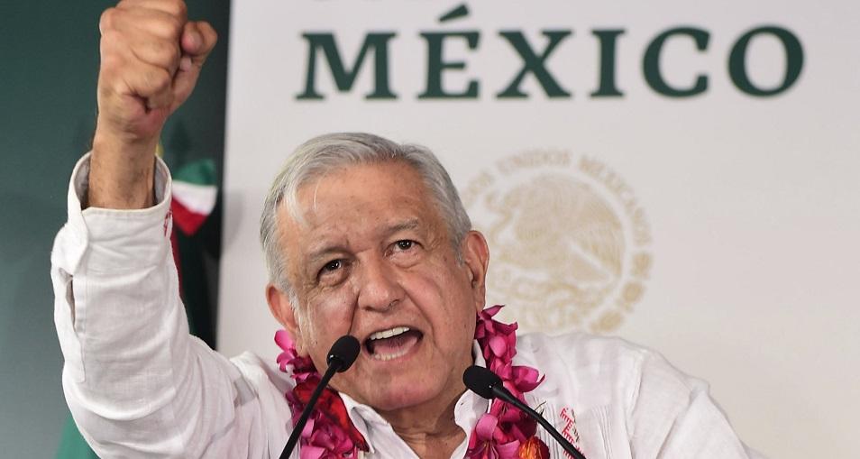 AMLO dice que ha tenido suerte porque sus adversarios no han podido agruparse