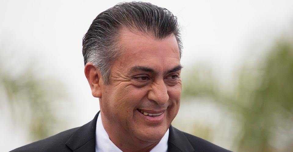INE revela esquema ilegal del Bronco por 12.8 mdp y le aplica multa; el candidato acusa persecución