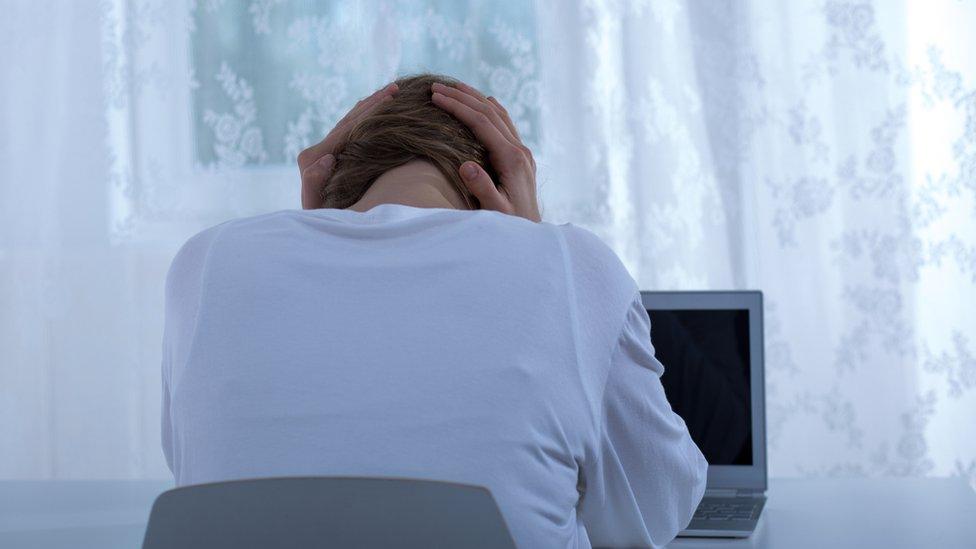 12 años acosada en internet: “Fue aterrador, él controlaba cada parte de mi vida”