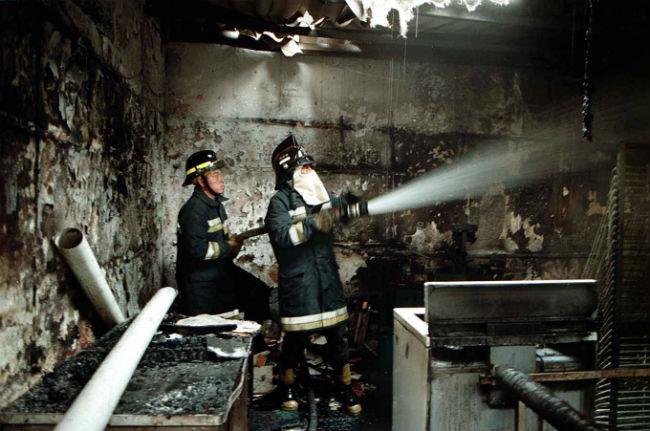 Consume fuego una bodega en límites de Azcapotzalco y Edomex