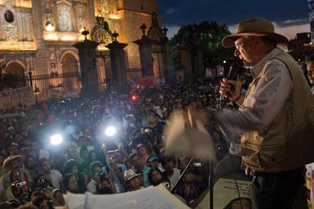 Bloquean hombres armados acceso a Morelia