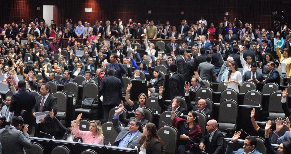 En Senado, Morena vota por licencia de Velasco; en San Lázaro el PVEM le cede 5 diputados