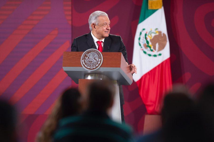 AMLO se le adelanta a Banxico y anuncia alza en la tasa de interés a 6.5%; después se disculpa