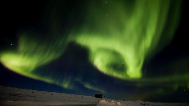 ¿De dónde vienen los extraños sonidos que produce una aurora boreal?