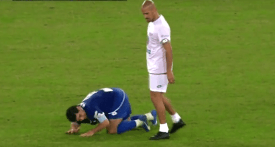 Yo no te boludeo: Maradona discute con otro argentino en el partido por la paz