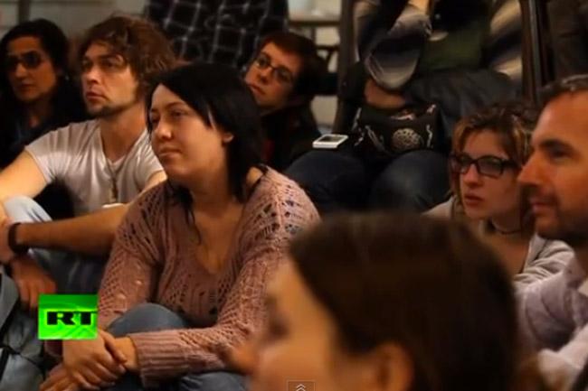 Assange entrevista a integrantes de <i>Occupy Wall Street</i>