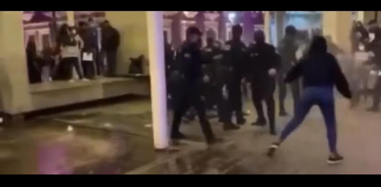 8 mujeres siguen detenidas por participar en marcha del 8M en Aguascalientes; acusan abuso de autoridad