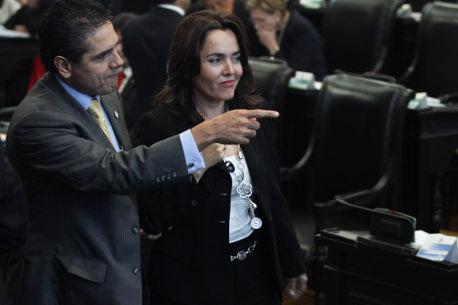 PRD <i>le hace el feo</i> a empresarios extranjeros