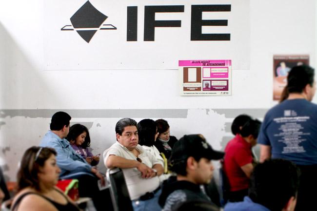 IFE propone multar al PAN, PRD, PT, pero no al PRI