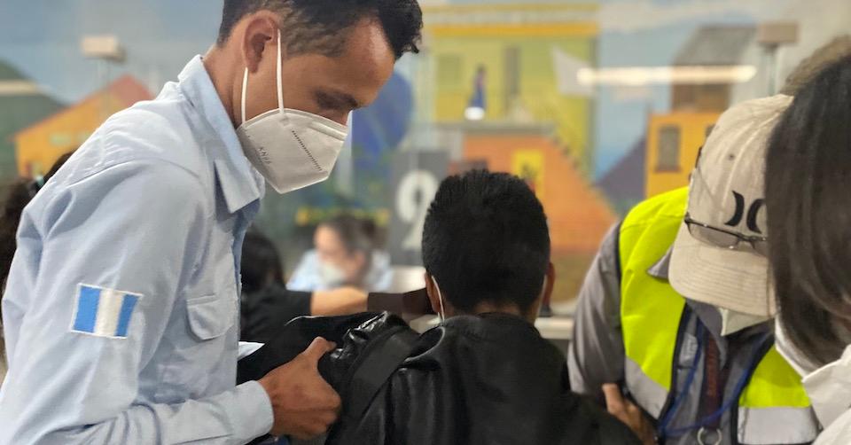 México deporta a un menor no acompañado con discapacidad; lo resguardan autoridades de Guatemala