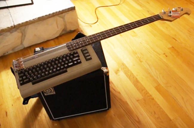 Convierten una computadora de 1982 en un <i>bajo retro</i>