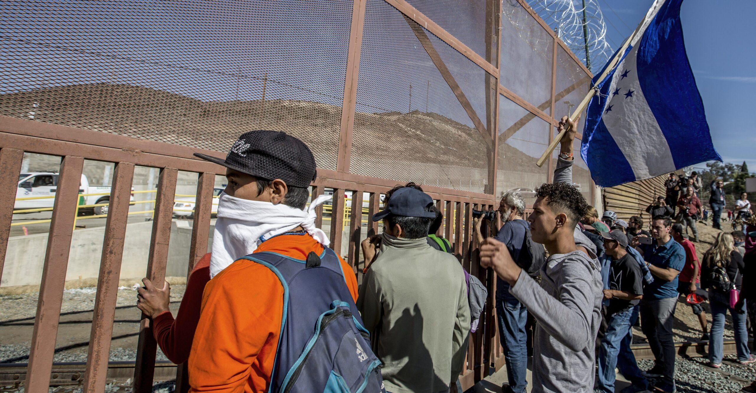 Por razones humanitarias, México recibe solicitantes de asilo en EU; niegan que sea un acuerdo con gobierno de Trump