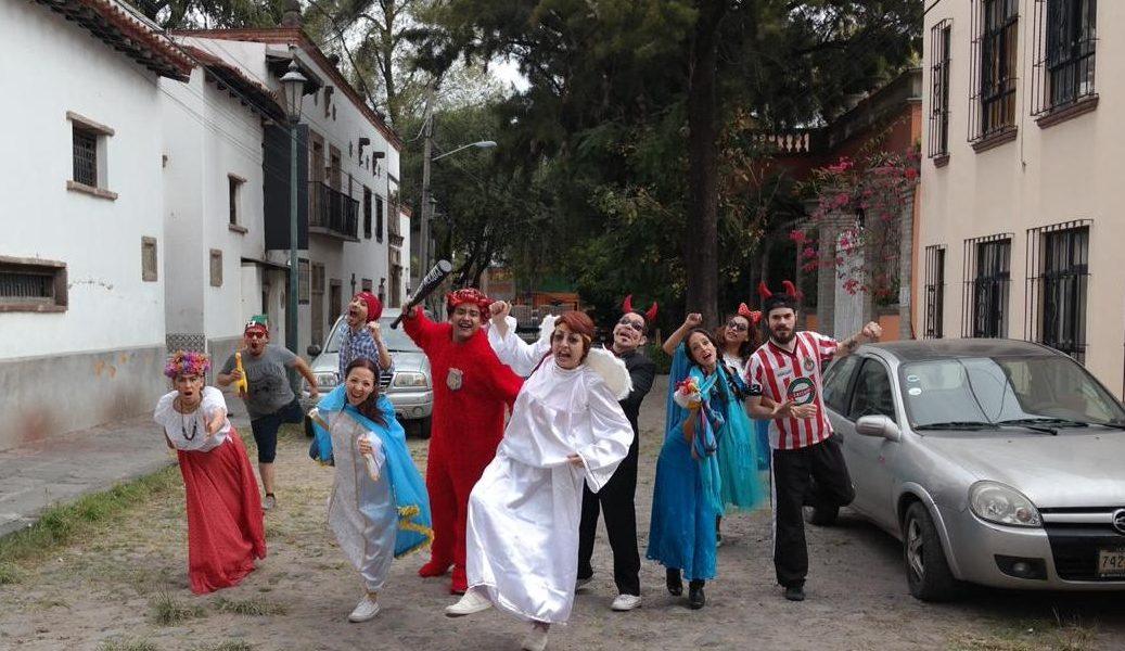 Granaderos y vendedores ambulantes: la pastorela para reír en tiempos de paz y amor