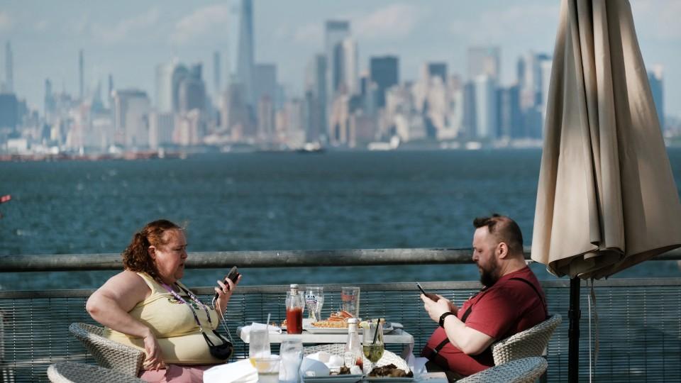 Nueva York exigirá certificado de vacunación para entrar a restaurantes, espectáculos y gimnasios