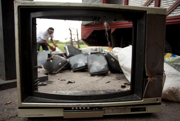 Sin larga distancia y con nuevas cadenas de TV, ¿qué trae la reforma telecom a 2015?