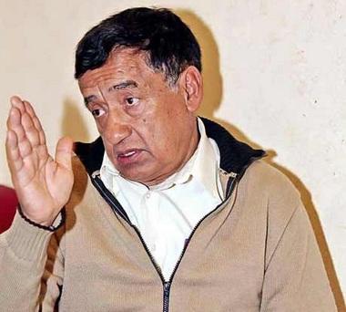 Cesan y amenazan a maestro que exhibió corrupción del SNTE