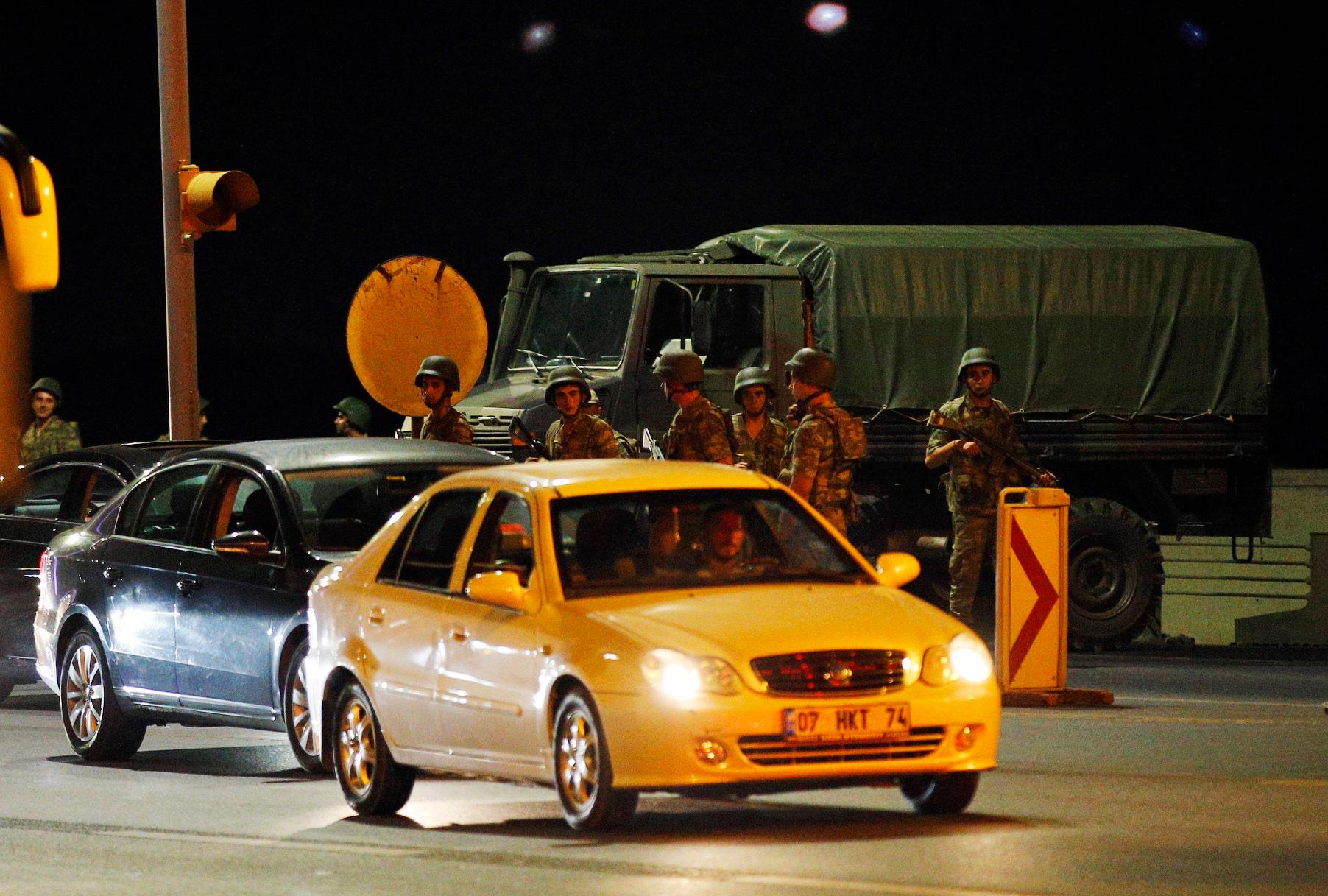 Las primeras imágenes del intento de golpe de Estado en Turquía