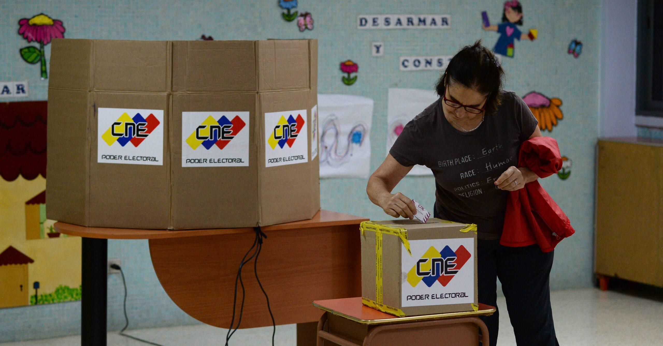 Oficialismo gana 17 de 23 gobernaciones en Venezuela; oposición desconoce los resultados