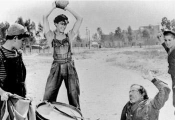 <I>Los Olvidados</i>, Buñuel en México