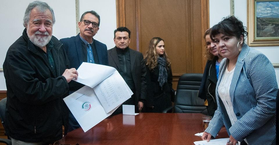 Nestora Salgado entrega a Gobernación lista de 199 presos políticos que buscan amnistía