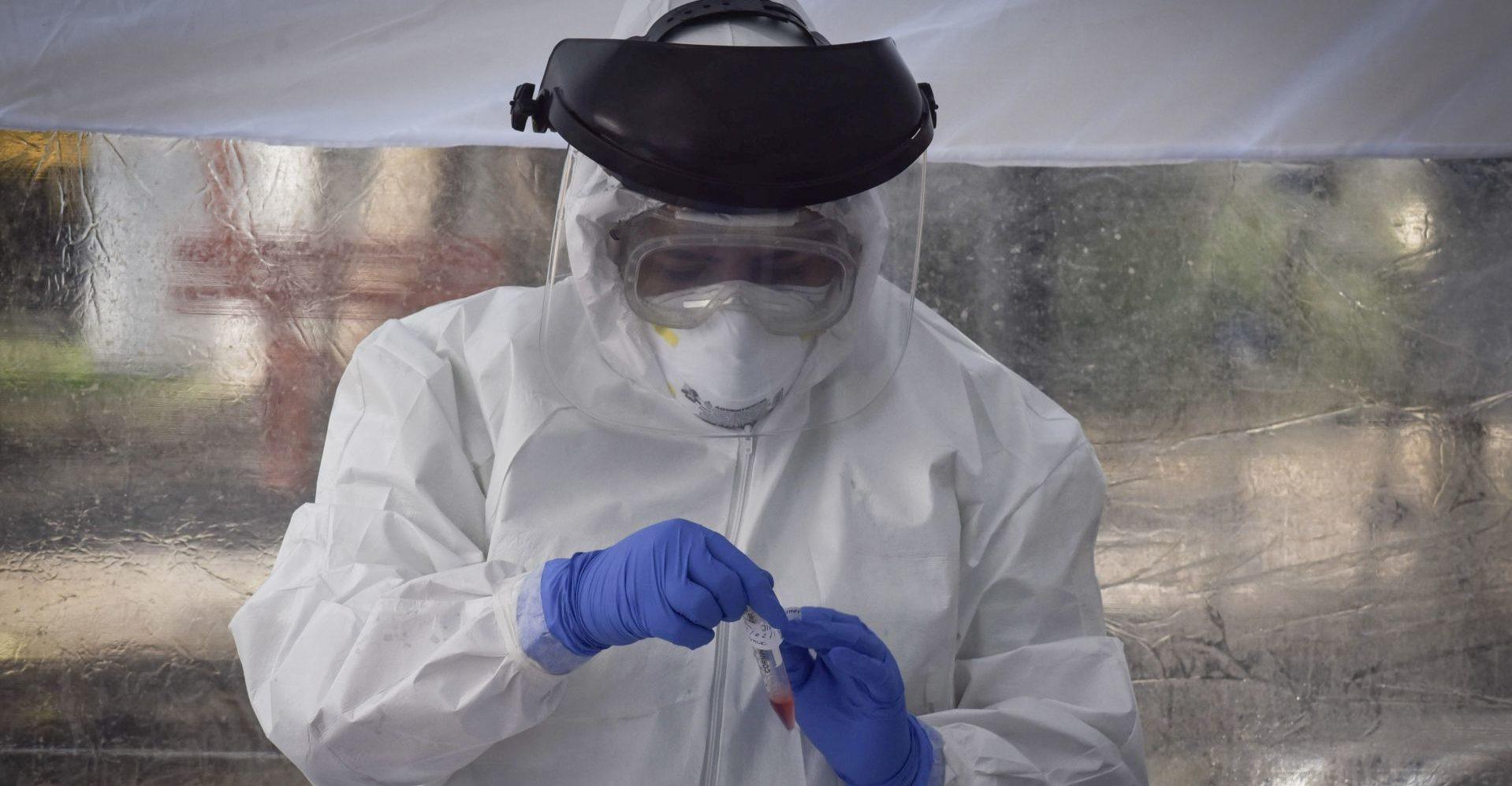 Ensayos clínicos dan esperanza, pero aún no hay certeza sobre vacuna: OMS