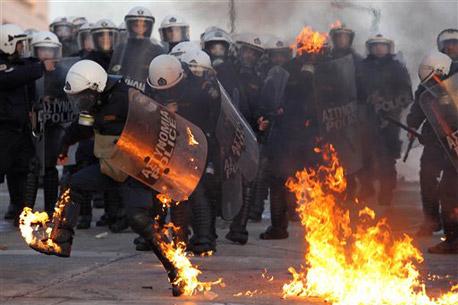 Grecia: Continúan los disturbios y aún no hay segundo plan de rescate
