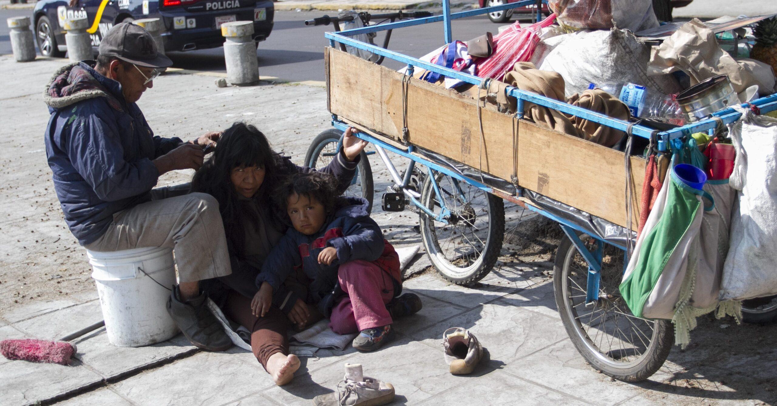 AMLO no descarta desaparecer al Coneval y que el Inegi mida la pobreza