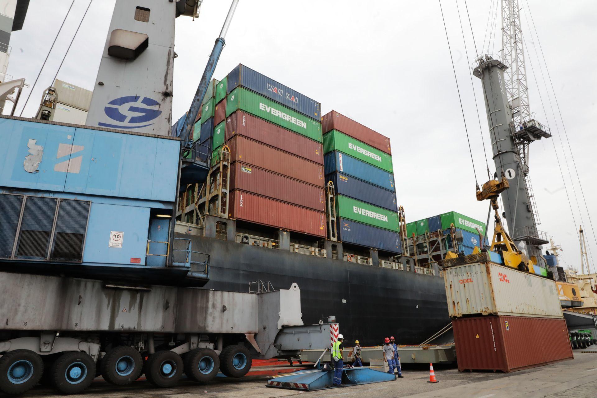 AMLO entrega a las Fuerzas Armadas el control de puertos y aduanas