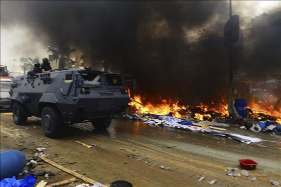 Aumentan a 235 los muertos y a 2000 los heridos en los disturbios en Egipto
