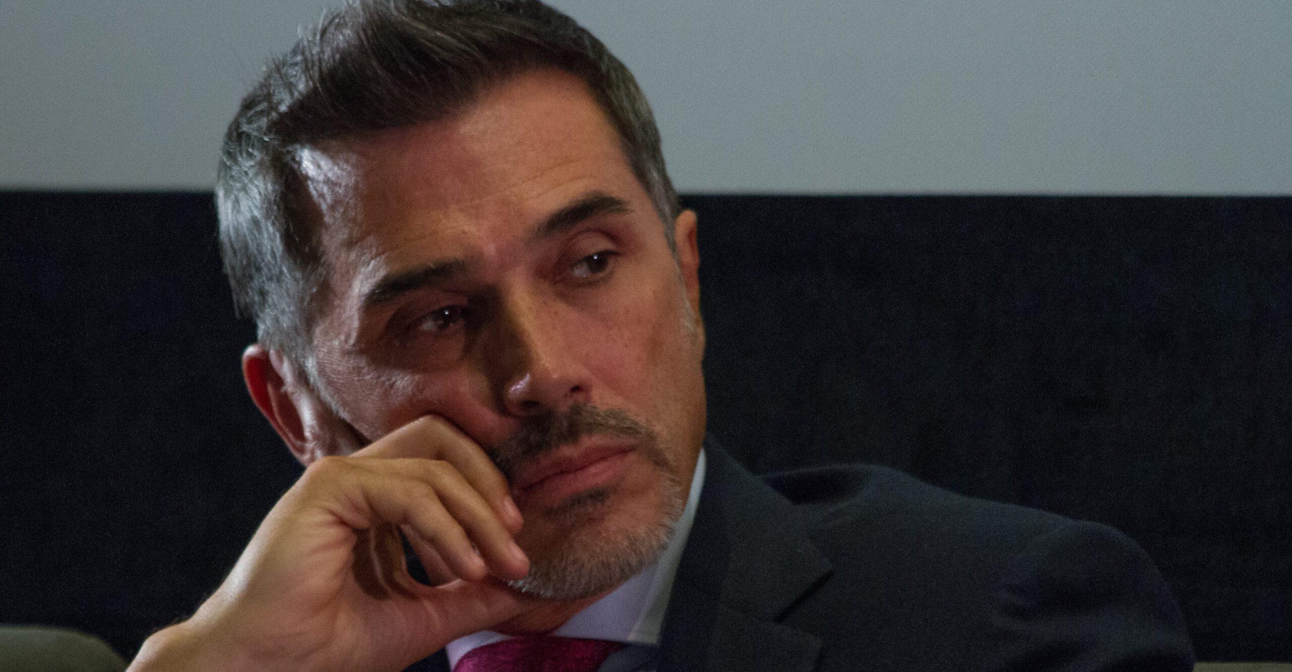 Acusan que empresa de Sergio Mayer cobraba regalías de José José; el diputado lo niega