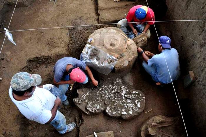 Una mirada a 116 tumbas milenarias mayas